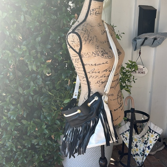 MyChoice Genuine Leather Fringe Bucket Purse. Made in Italy! - Picture 3 of 17